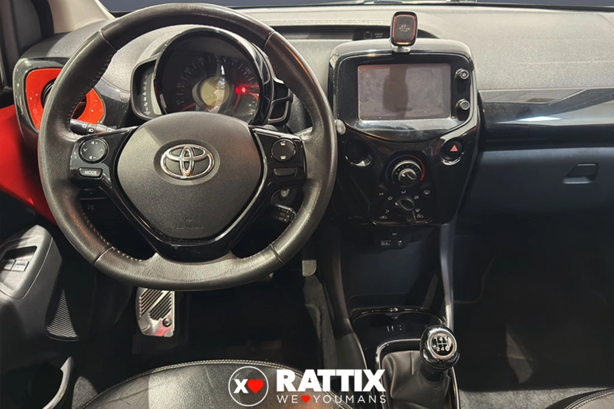 TOYOTA aygo ii 2014 Aygo 3p 1.0 x-clusiv